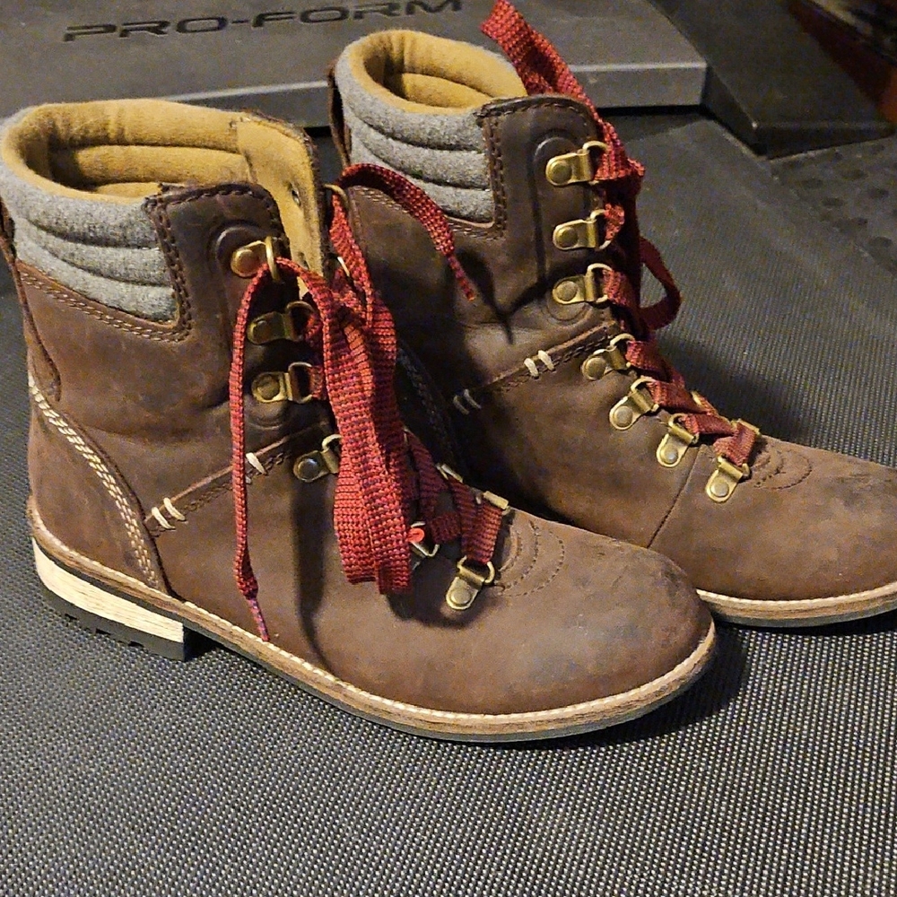 Stylish Brown Boots with Red Laces